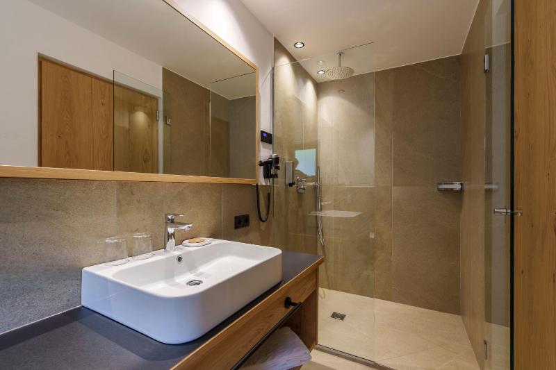 Economy Double Room with Balcony image 2