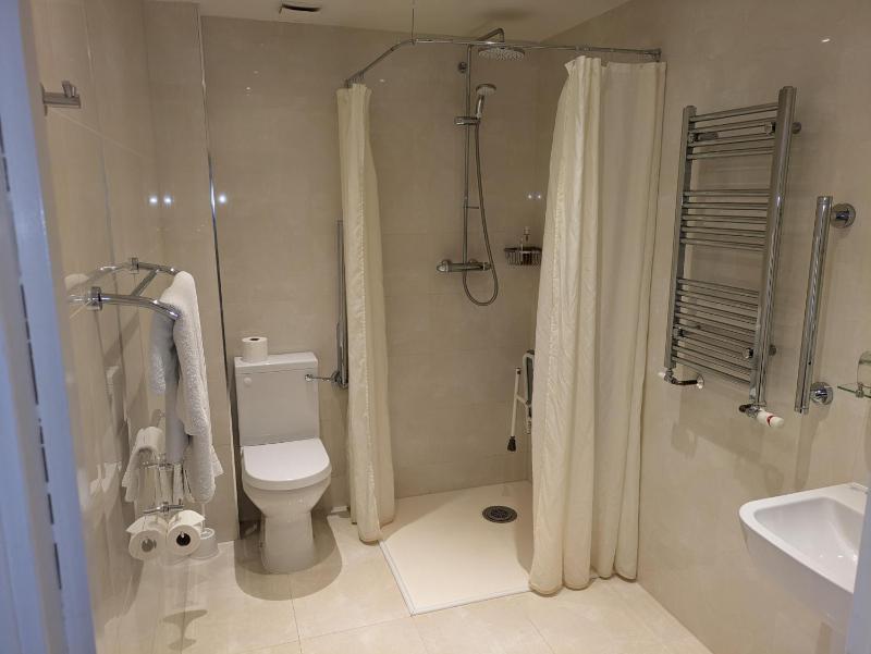 Executive Double Room with Double Bed - Non-Smoking image 3