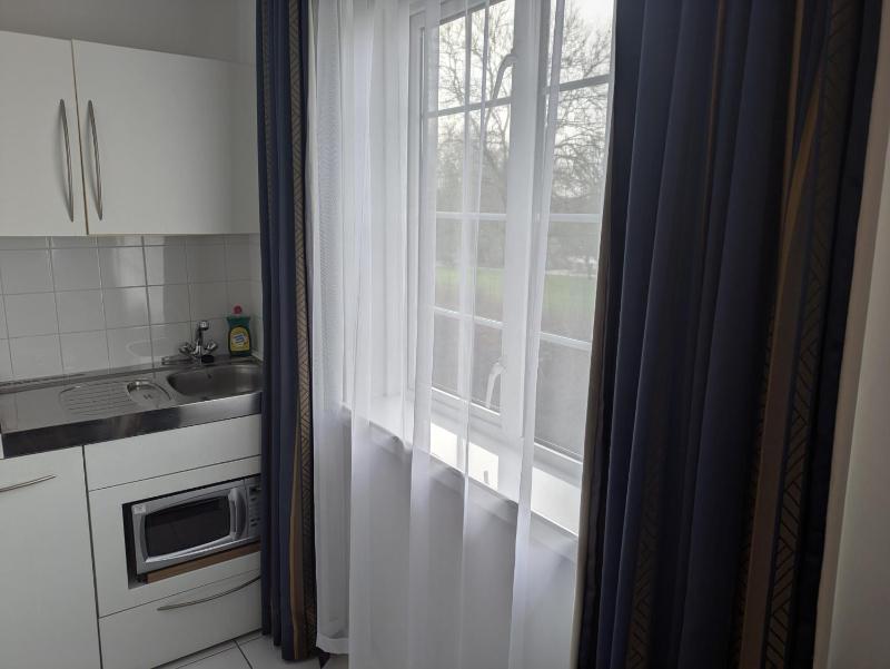 Executive Studio with Double Bed - Non-Smoking image 2