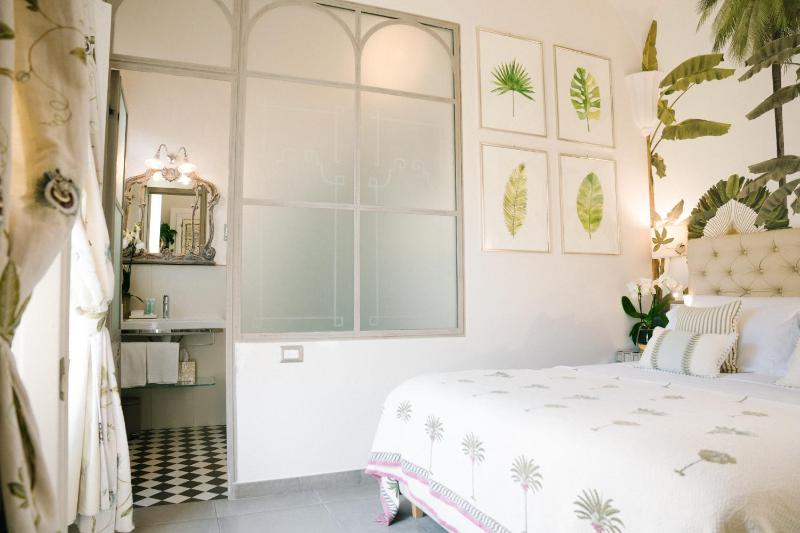 Standard Double Room image 3