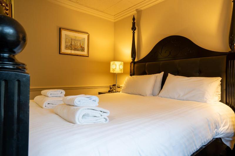 Standard Double Room image 2