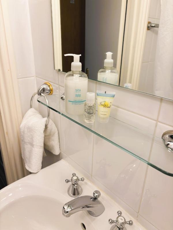 Standard Single Room image 3