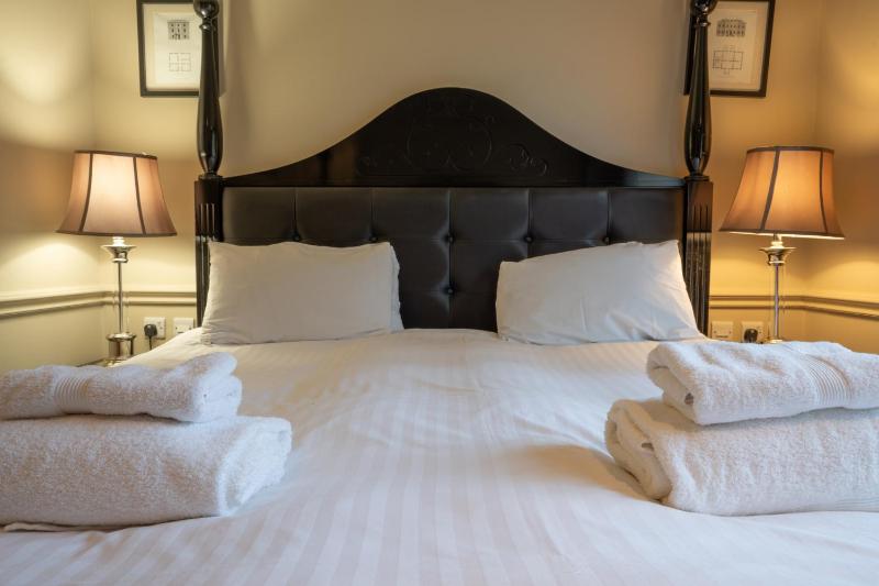 Superior Double Room image 3