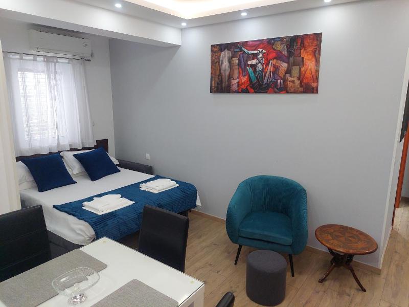 Comfort One-Bedroom Apartment with Balcony and Sea View image 1