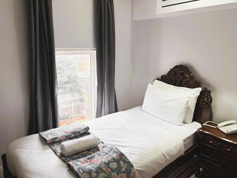 Standard Single Room image 2
