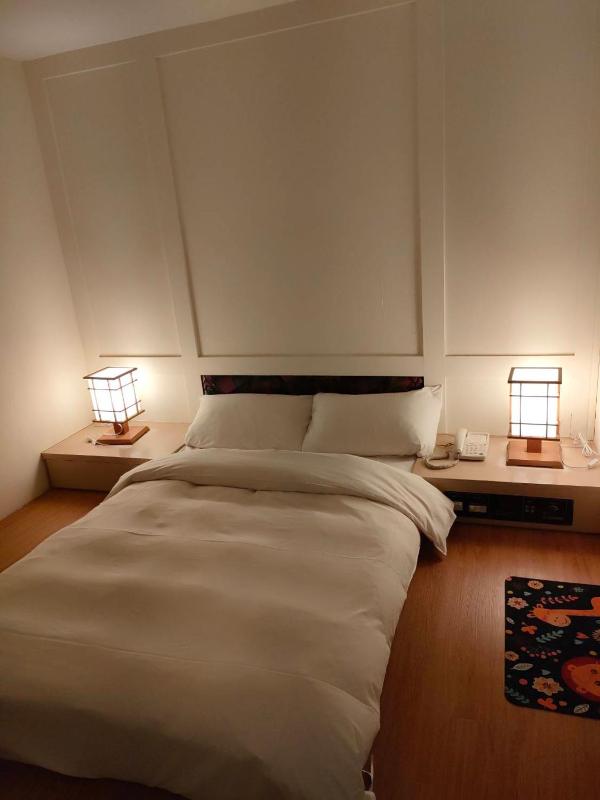 Small Double Room image 2