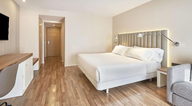 Superior Double Room with View image 4