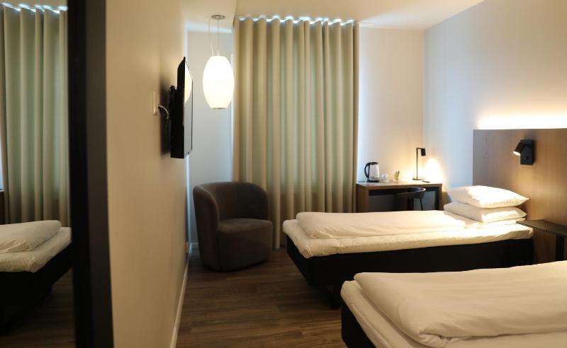Twin Room image 1