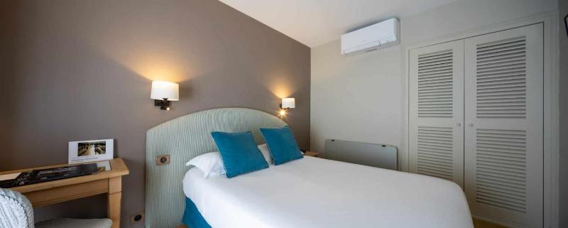 Room with City View image 4