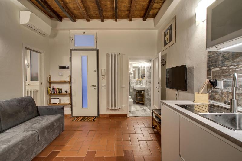 Pilastri Apartment Near Santa Croce - image 16