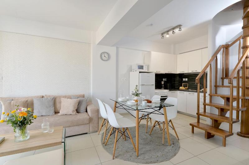 Alekos Apartments 1 - Νetflix & Comfort - image 5