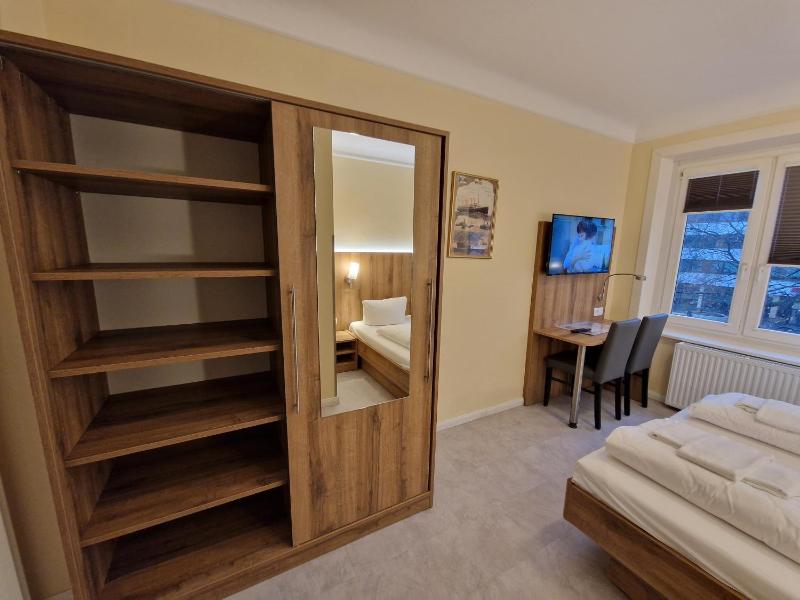 Double Room with Private External Bathroom image 3