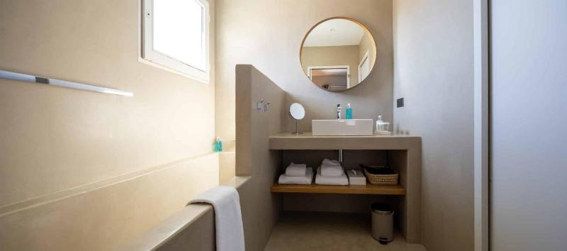 Prestige Room with City View and Balcony image 4