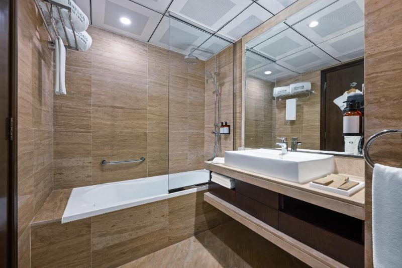 Deluxe Room, 20% F&B, with Complimentary Shuttle to Dubai Mall & La Mer Beach image 4