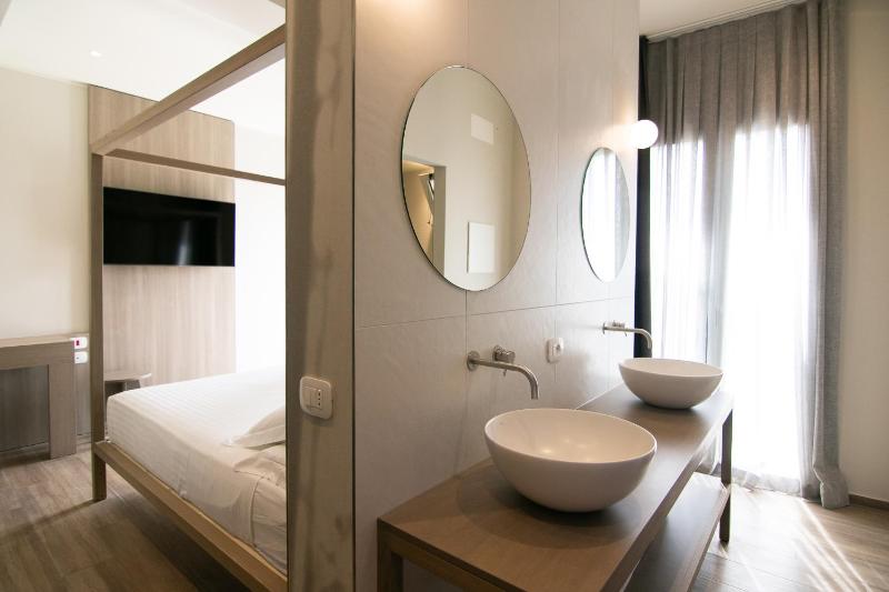 Superior Queen Room image 1