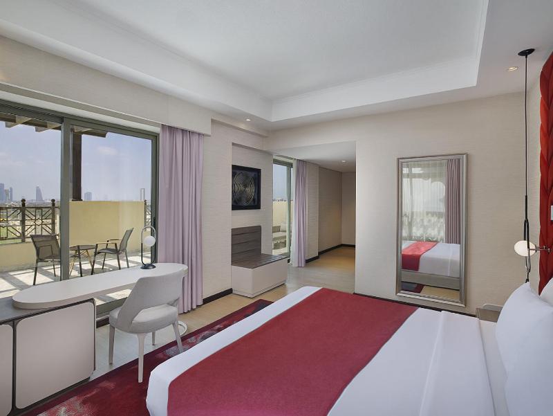 Suite , 20% F&B ,Salon, with Complimentary Shuttle to Dubai Mall & La Mer Beach image 3