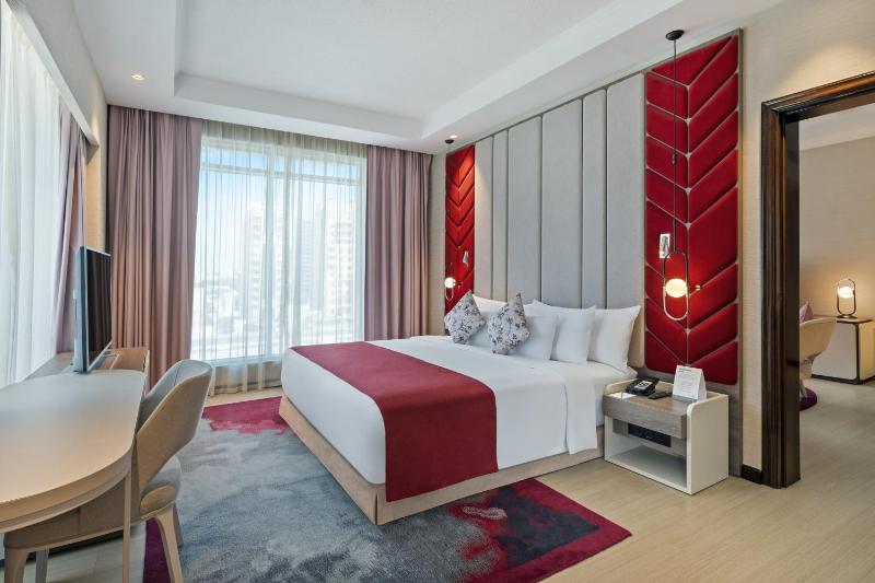Suite , 20% F&B ,Salon, with Complimentary Shuttle to Dubai Mall & La Mer Beach image 1