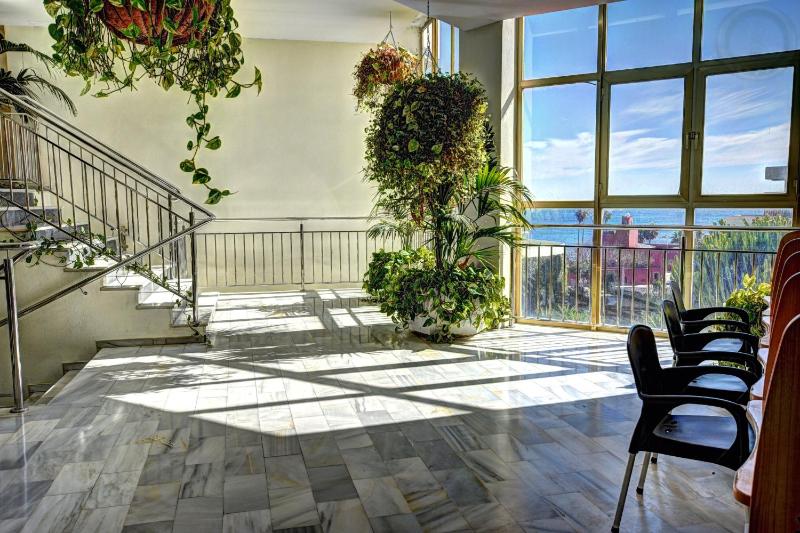 Charming Apartment in Benalbeach - image 11