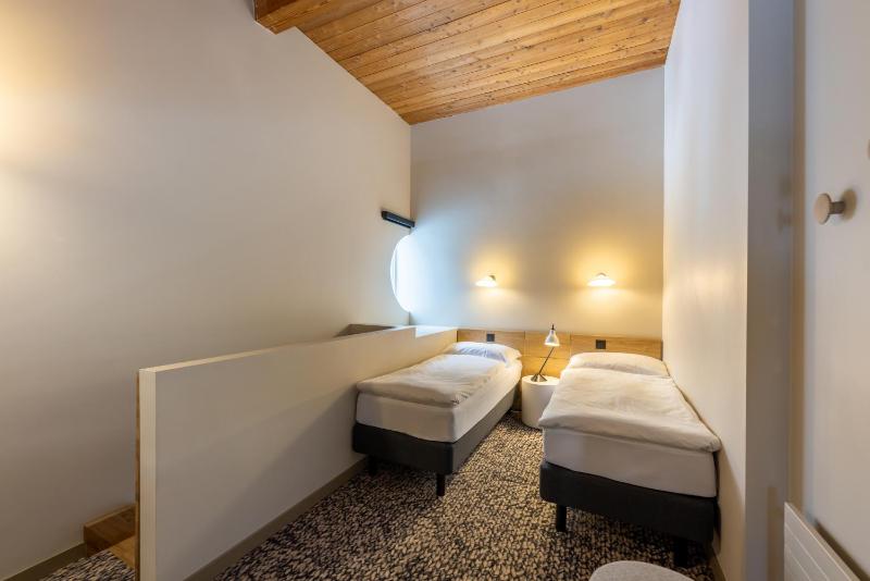 Duplex Family Room with Panoramic View image 4