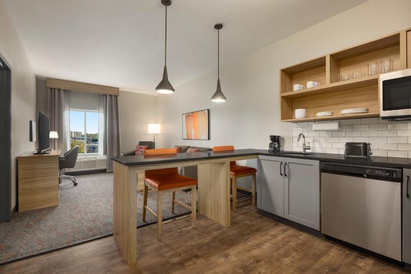 One-Bedroom King Suite image 2
