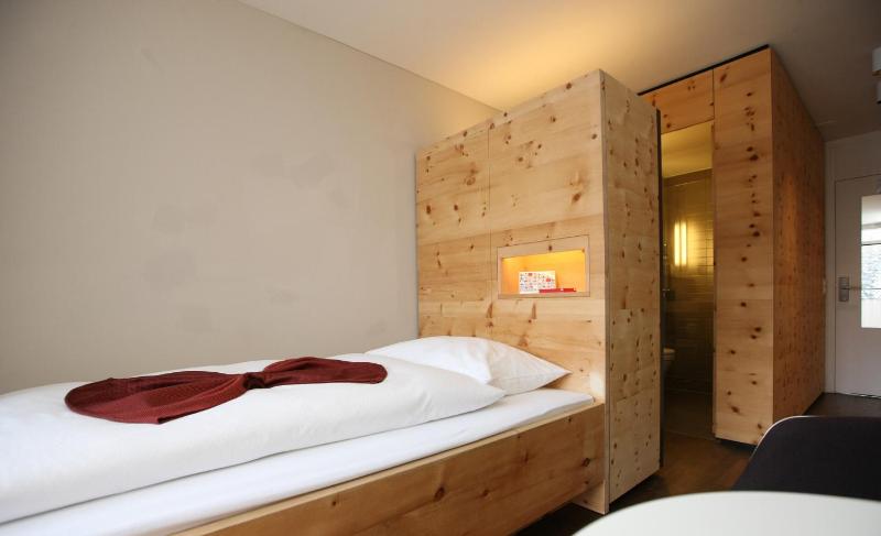 Single Room image 3