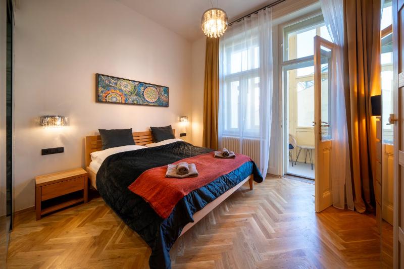 Old Town - 3 Room with 2 Bathroom & Balcony Apartment 28 Října - image 12