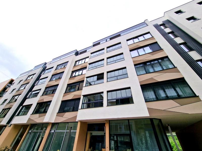 Prestige Luxury Suite - Prime Central Location - Private Garage Parking - image 15