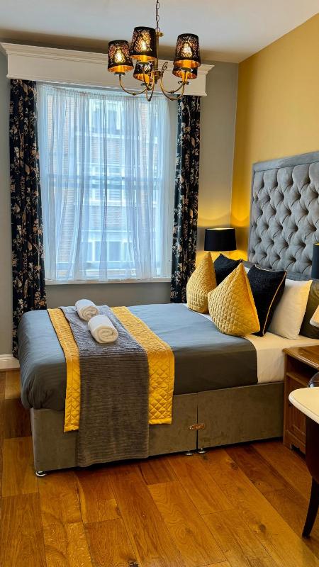 Standard Double Room image 2