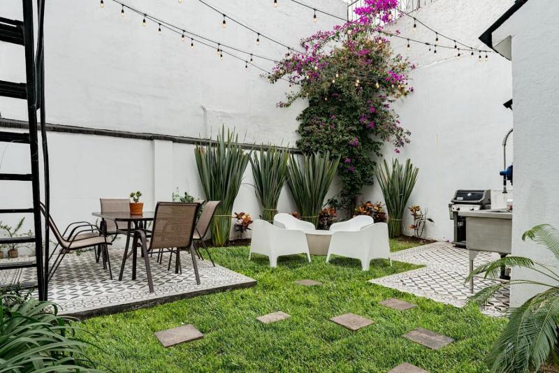 Huge Home for 23 Rare Indoor Garden Near Hotspots - image 27