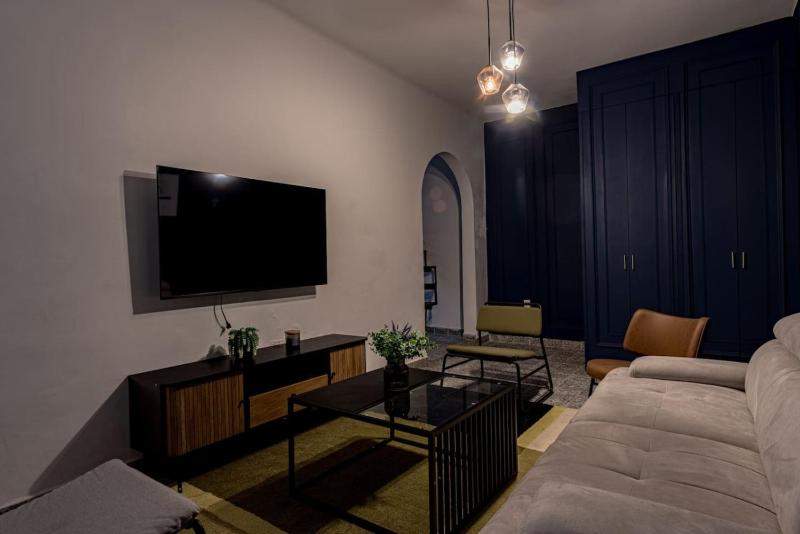 Huge Home for 23 Rare Indoor Garden Near Hotspots - image 42