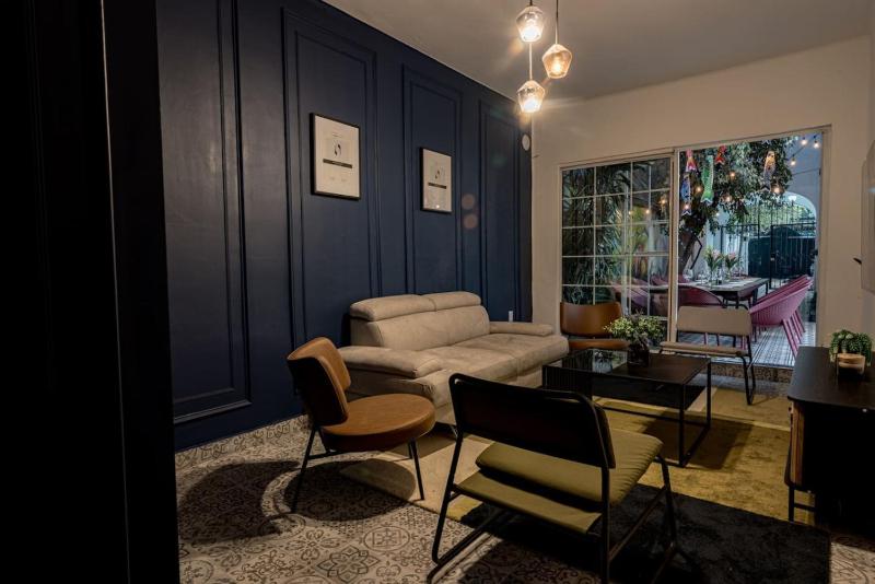 Huge Home for 23 Rare Indoor Garden Near Hotspots - image 30