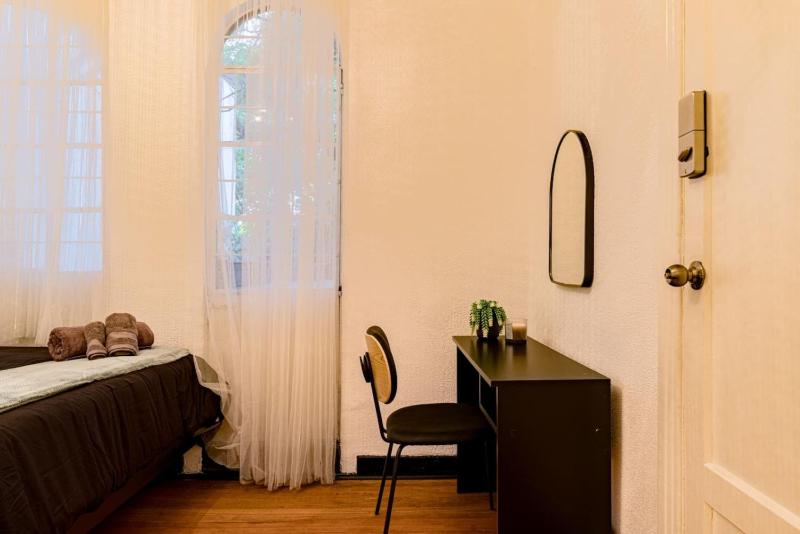 Huge Home for 23 Rare Indoor Garden Near Hotspots - image 16