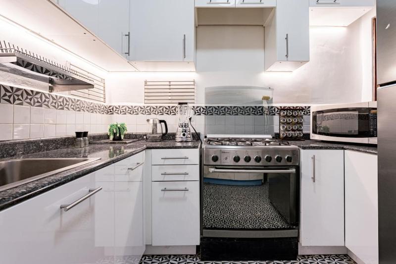 Huge Home for 23 Rare Indoor Garden Near Hotspots - image 46