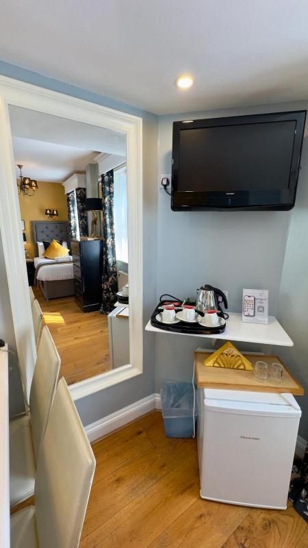 Standard Triple Room image 2