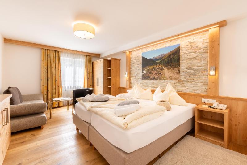Double Room image 1