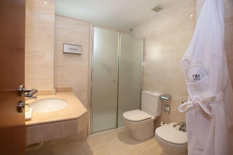 Standard Double Room image 4