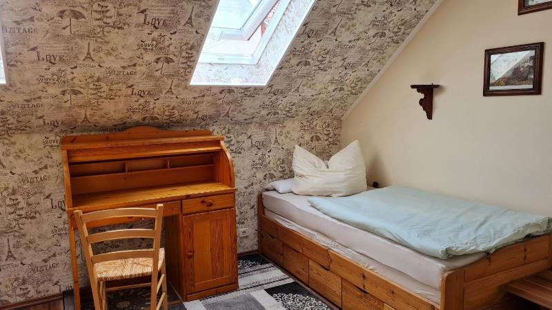 Pension Kapellenstraße - Ferienwohnung mit individueller Ausstattung - jedes Zimmer ist anders Komplette Küche - image 11