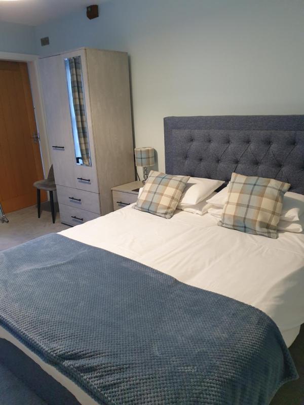 Double Room image 3