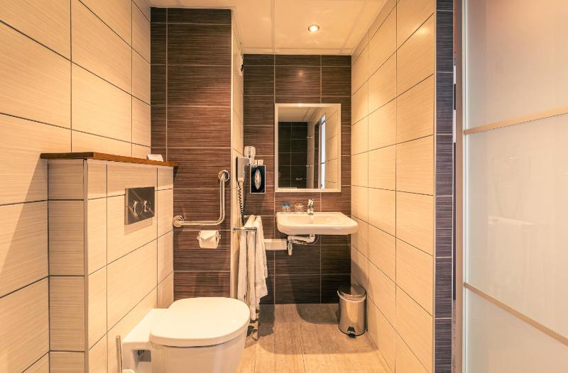 Standard Double Room - Disability Access image 2