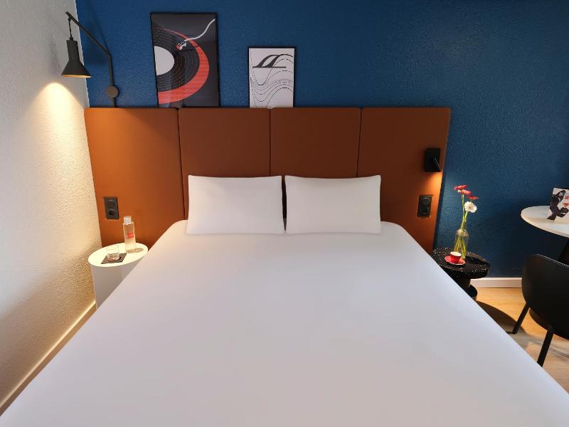 Standard Double Room image 4