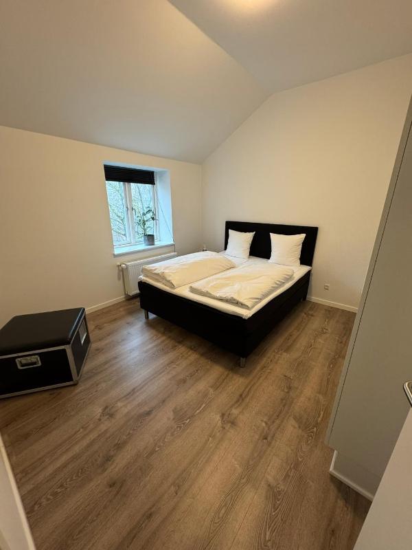 Deluxe One-Bedroom Apartment with Garden View image 2