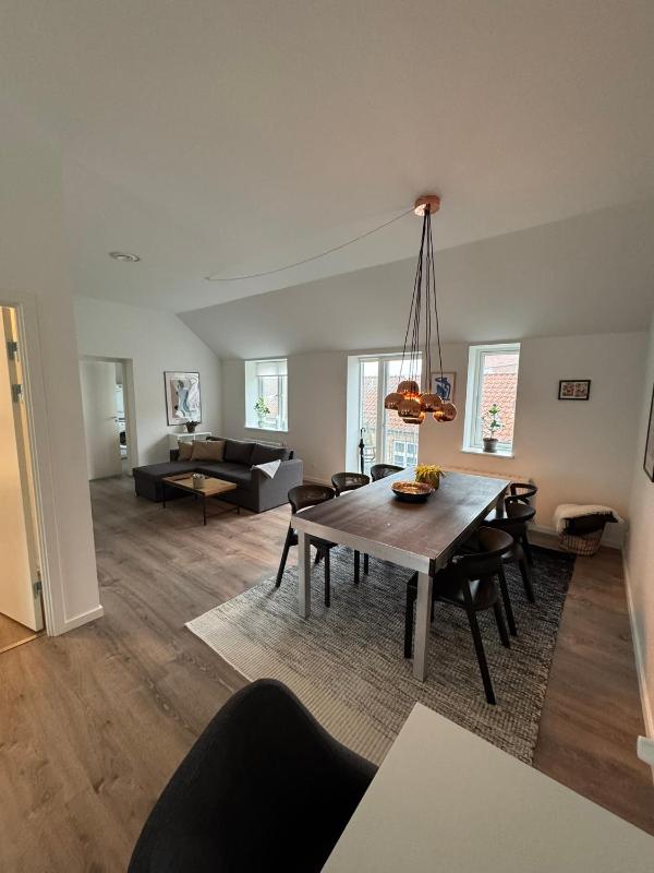 Deluxe One-Bedroom Apartment with Garden View image 4