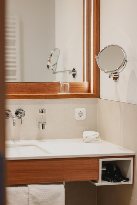 Double Room image 3