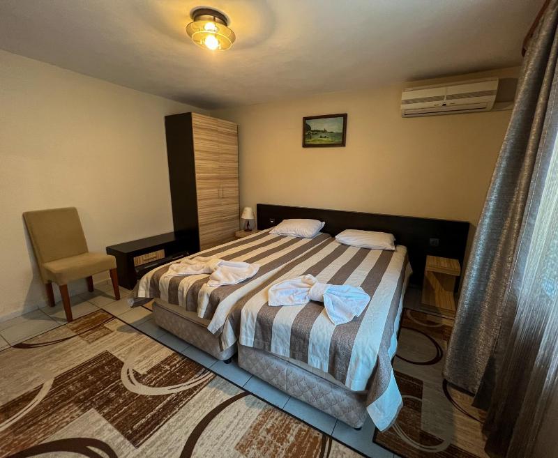 Twin Room image 1