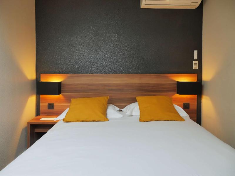 Standard Duplex (with mezzanine and staircase) Queen-Size Bed Room – Non-Smoking image 3