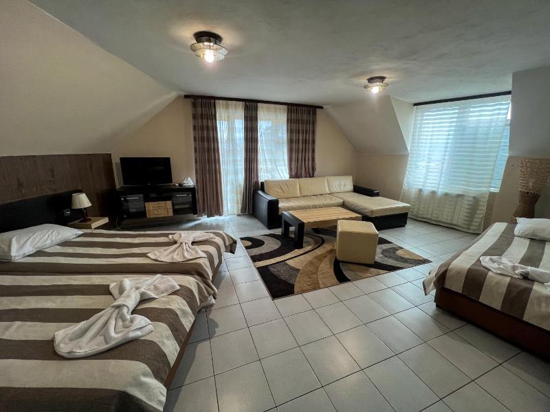 Triple Room image 4