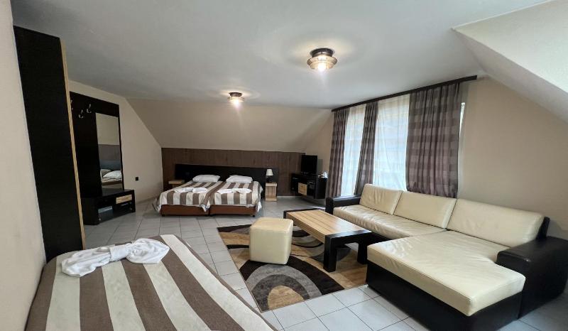 Triple Room image 3