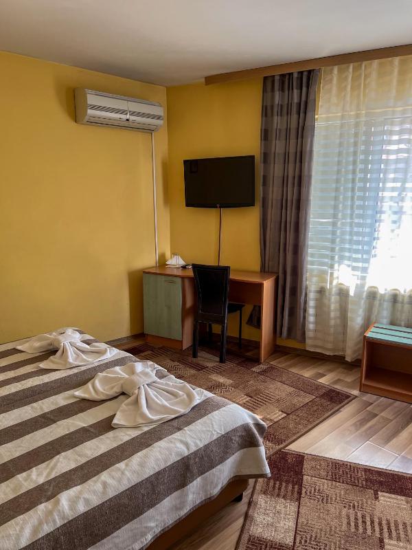 Double Room image 2