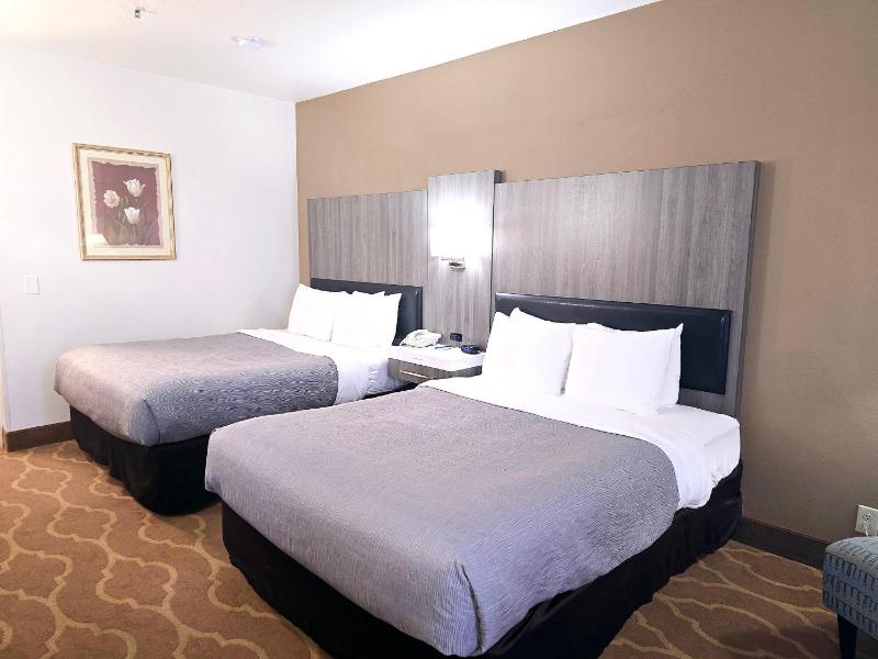 Queen Room with Two Queen Beds - Non-Smoking image 3