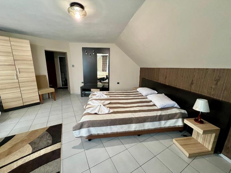 Triple Room image 2